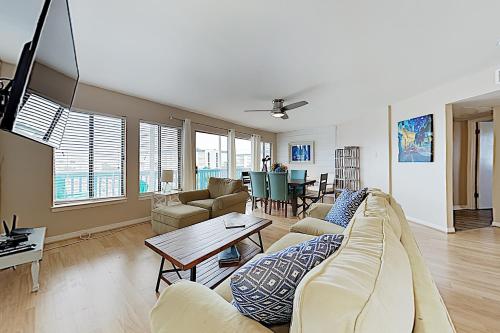 New Listing! Gulf-View Condo: Heated Pool Hot Tub condo - image 6