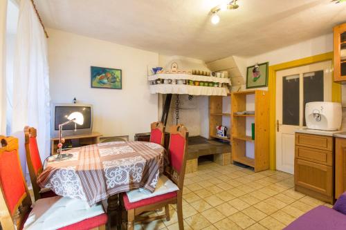 Létesítmények, Crni in Crni