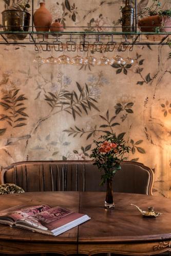 Shila Athens - image 2