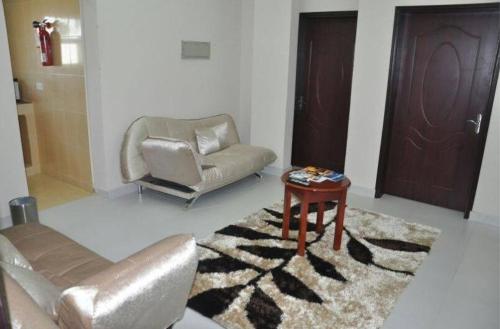 Al Sqlawi Hotel Apartments in Suras