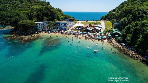 404 - Apartamento 302 - Ed. Costa do Marfim, proximo a Praia de Bombinhas