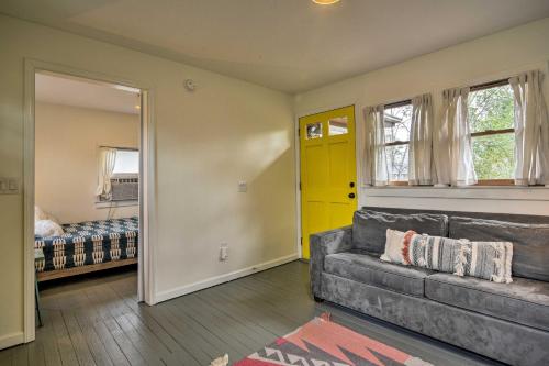 Pet-Friendly Carrboro Cottage Less Than 1 Mi to Carr Mall in Carrboro, USA