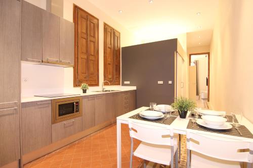 GIRONA - Modernist apartments next to Paseo de Gracia 2