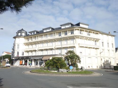 B&B Royan - Apartment de la Plage et d'Angleterre by Interhome - Bed and Breakfast Royan