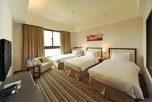 3 twin beds