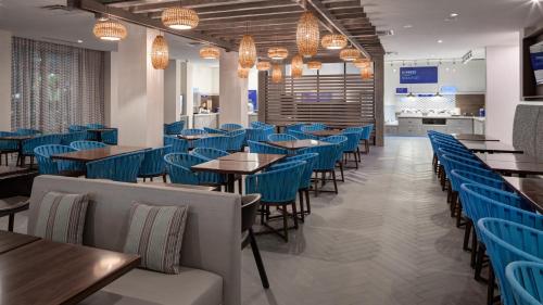Holiday Inn Express & Suites - Orlando At Seaworld, an IHG Hotel in Orlando, USA