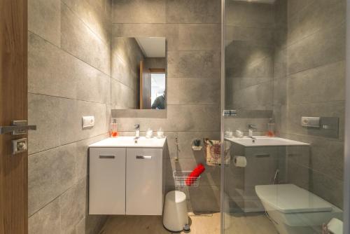 COMFORTABLE & ELEGANT FLAT IN A LIVELY PLACE by ShortstayMaroc, Casablanca (photo 7)