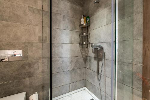 COMFORTABLE & ELEGANT FLAT IN A LIVELY PLACE by ShortstayMaroc, Casablanca (photo 8)