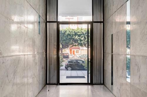 COMFORTABLE & ELEGANT FLAT IN A LIVELY PLACE by ShortstayMaroc, Casablanca (photo 4)