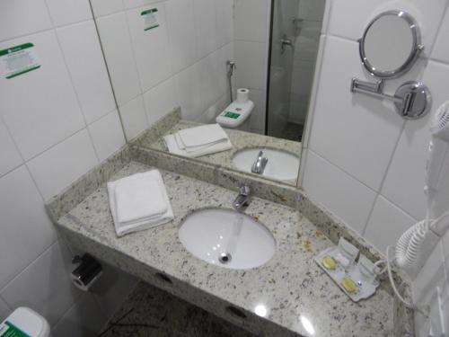 Golden Park Sorocaba & Convencoes Hotel Golden Park Sorocaba is conveniently located in the popular Sorocaba area. The property has everything you need for a comfortable stay. Service-minded staff will welcome and guide you at Hotel G