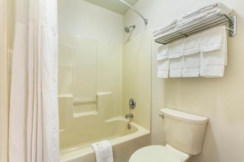 Quality Inn Johnson City - image 6