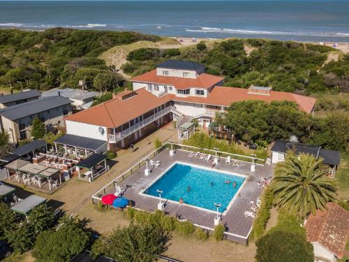 Exterior view of Amelia