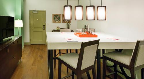 Standard Room image 2