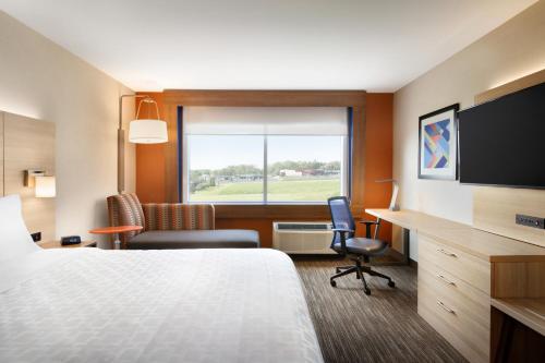 Holiday Inn Express & Suites - Calgary Airport Trail NE, an IHG Hotel