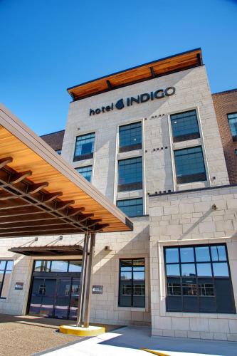 호텔 인디고 트래버스 시티 바이 IHG - 숙소 외관