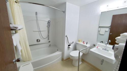 Queen Room - Mobility Access/Non-Smoking