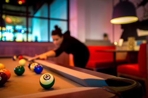 Radisson RED Brussels - image 10