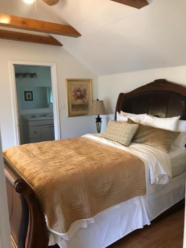 The Surf Lodge and Pub in Gabriola, Canada