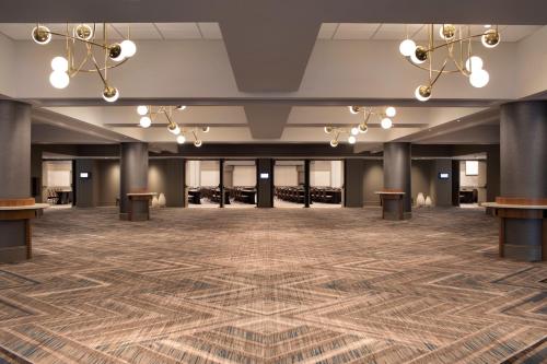 246591639 Crowne Plaza Atlanta Perimeter at Ravinia by IHG