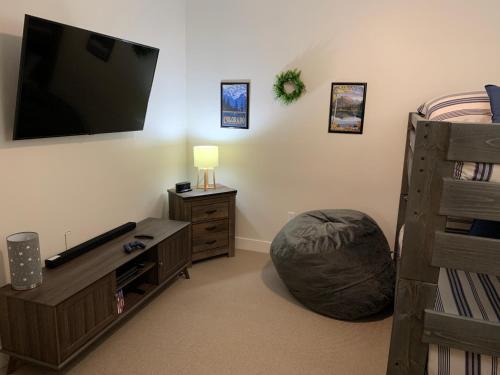 New Luxury Condo #406 Near Resort With Huge Hot Tub & Views - FREE Activities & Equipment Rentals Daily - image 2