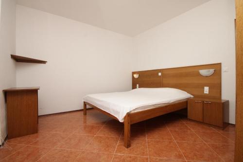 Double Room Metajna 6487d