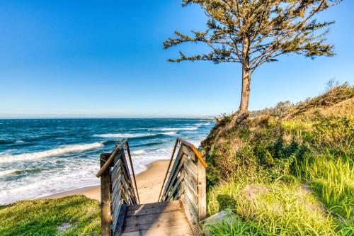 Vacation Home at Lighthouse Beach - image 7