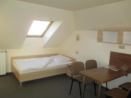 4 twin beds