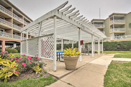 Updated Galveston Condo Walk to 61st St Pier - image 6