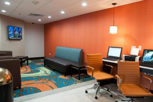Holiday Inn Savannah South - I-95 Gateway an IHG Hotel - image 4