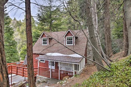 Vintage Snow White Cottage about 2 Miles to Village! - image 2