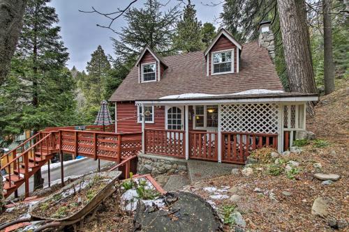 Vintage Snow White Cottage about 2 Miles to Village! - image 7