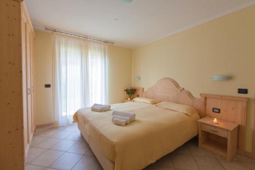 2 twin beds, 1 sofa bed