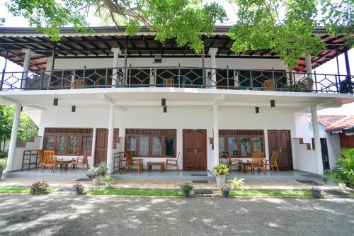 Surf Sea Breeze Apartments Mirissa