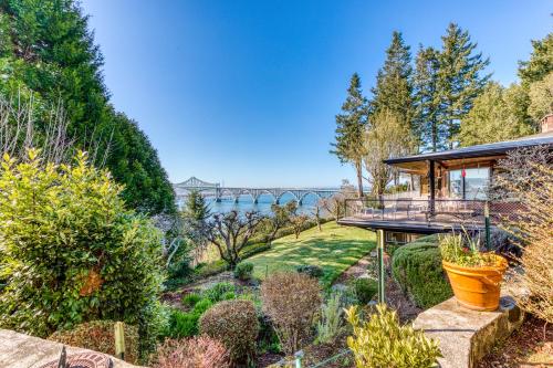 B&B North Bend - The Bridge and Balcony - Bed and Breakfast North Bend