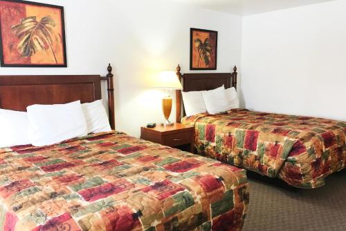 2 queen beds
