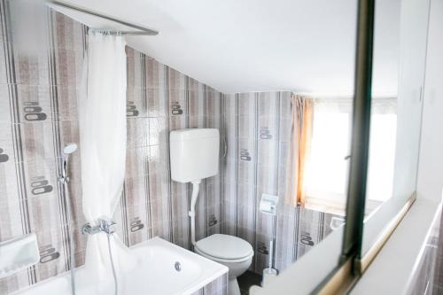 Bathroom, IseoLakeRental - Casa La Rondine in Predore