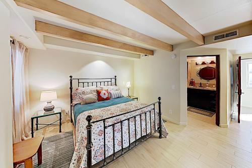 Palm Springs House - image 8