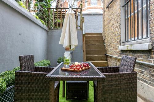 Picture of Elegant Kensington Apartment With Patio