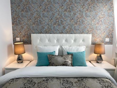 Two-Bedroom Deluxe Apartment with Balcony image 8
