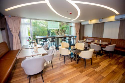 Restaurant, Prestige Residences at Golden Valley by Grand United Hospitality in Bahan