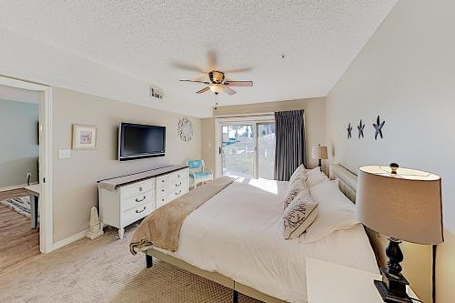 New Listing! Gulf-View Beach Condo with Pools condo - image 3