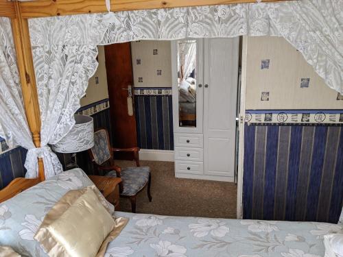 The New Guilderoy Hotel - image 3