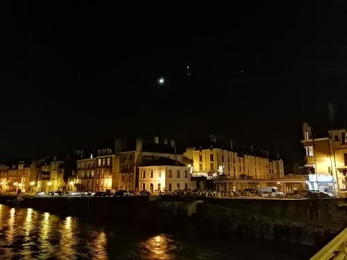 Spacieux T3 lumineux dans quartier historique avec wifi