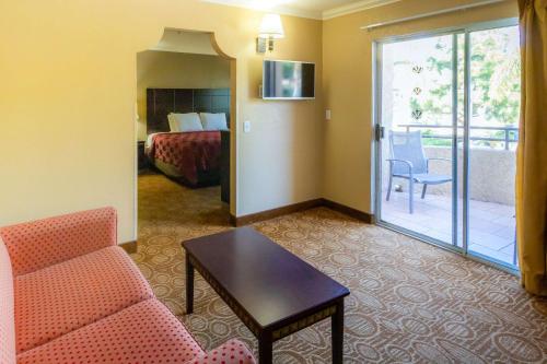 Econo Lodge Inn & Suites Fallbrook Downtown