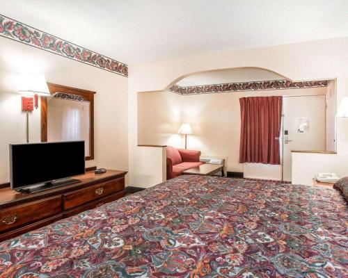 Econo Lodge in McDonough, USA
