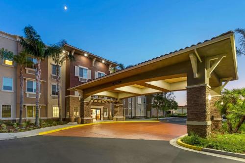 Comfort Inn & Suites Near Ontario Airport