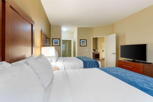 Comfort Inn & Suites Near Ontario Airport