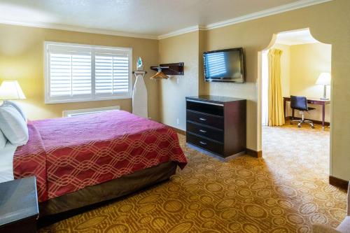 Econo Lodge Inn & Suites Fallbrook Downtown