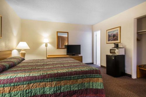 Rodeway Inn & Suites Colorado Springs