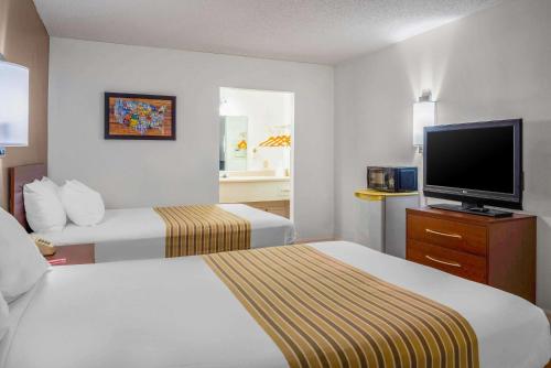 2 double beds